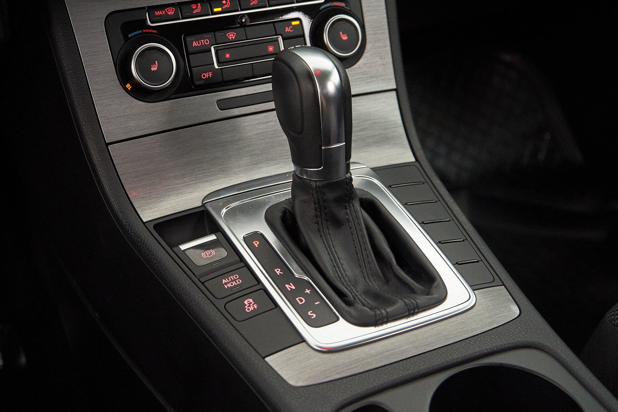 Volkswagen Passat 2011, серый
