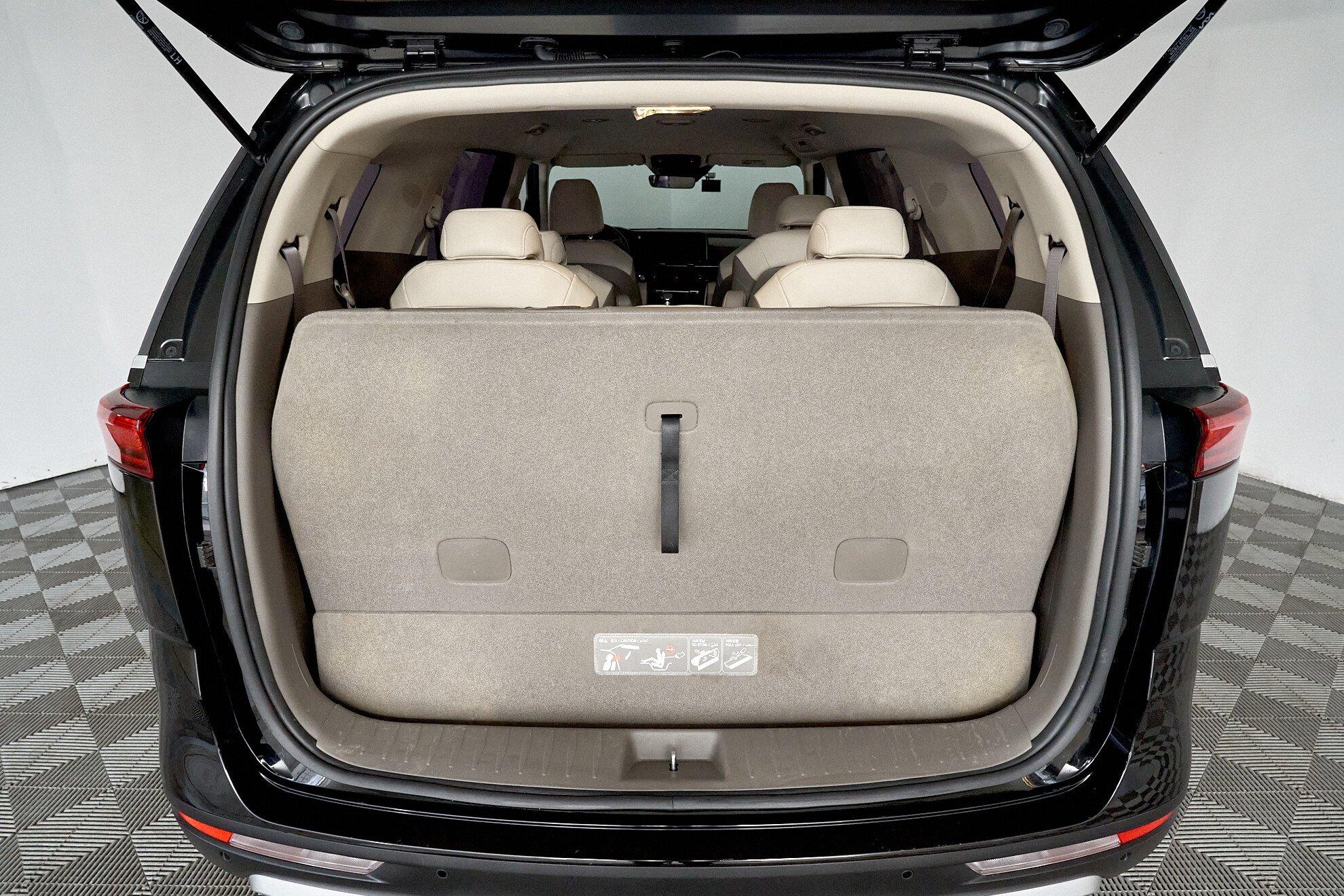 Kia Carnival 2022, черный