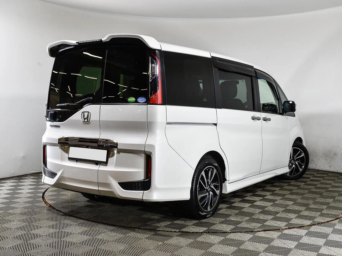 Honda Stepwgn 2017, белый