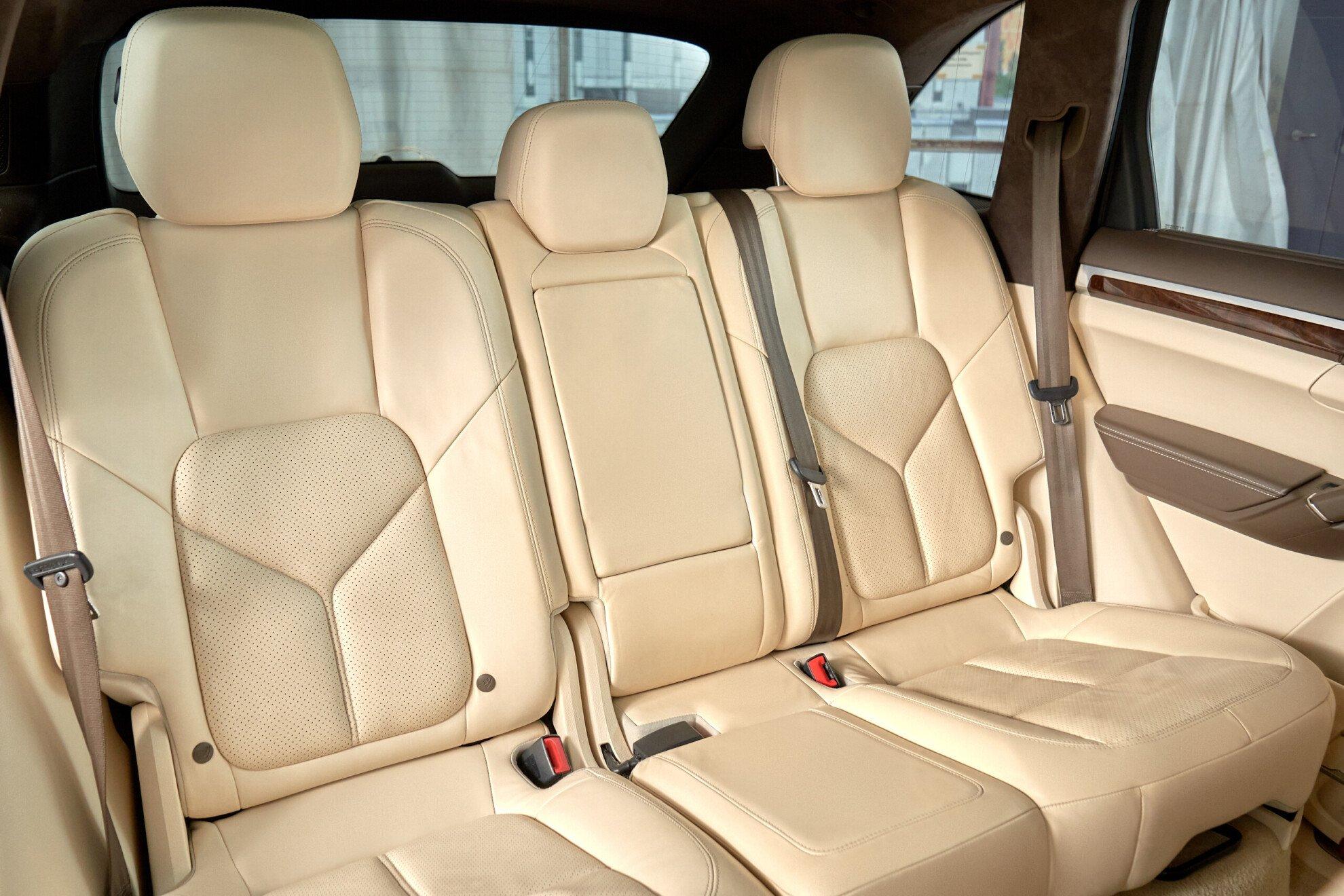 Porsche Cayenne 2012, черный