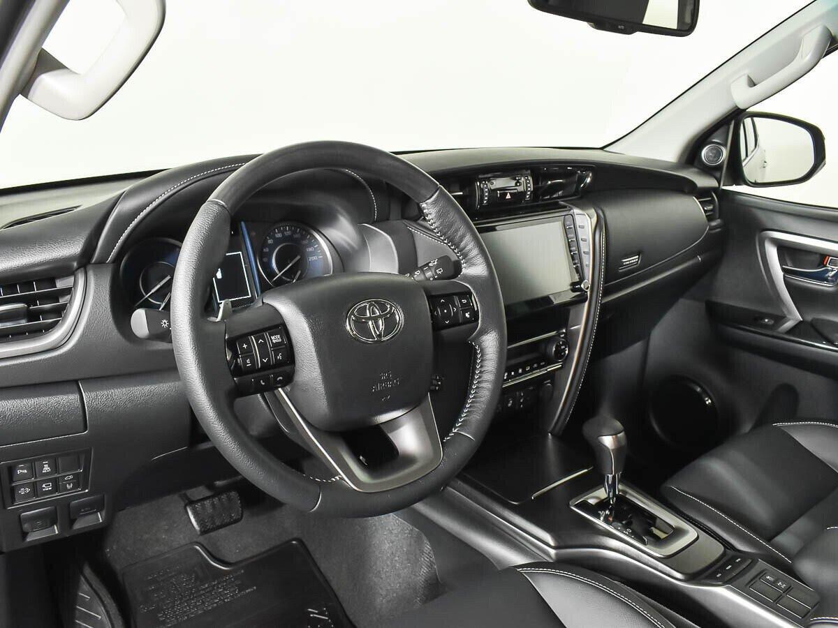 Toyota Fortuner 2021, черный