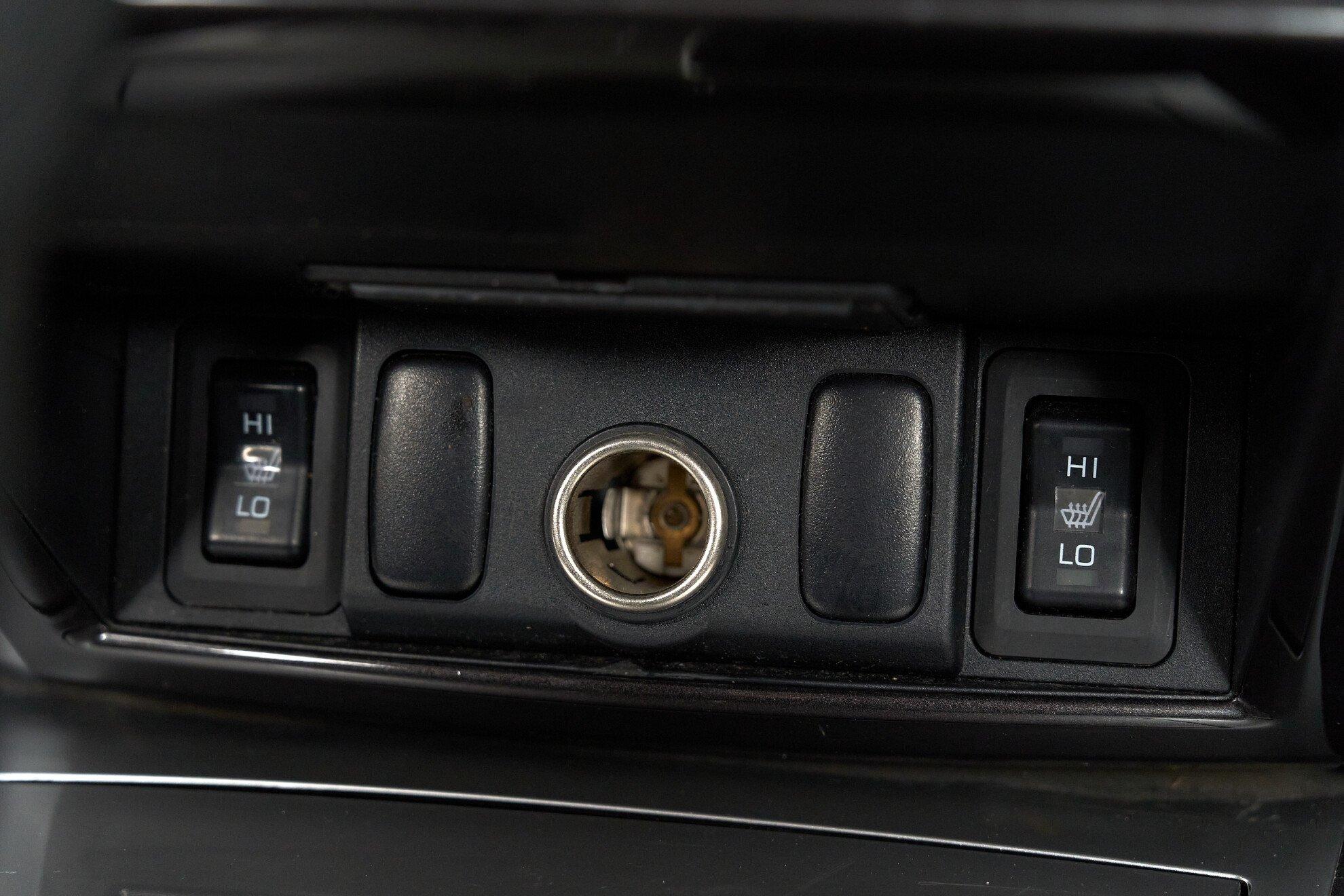 Mitsubishi Pajero Sport 2010, серебряный