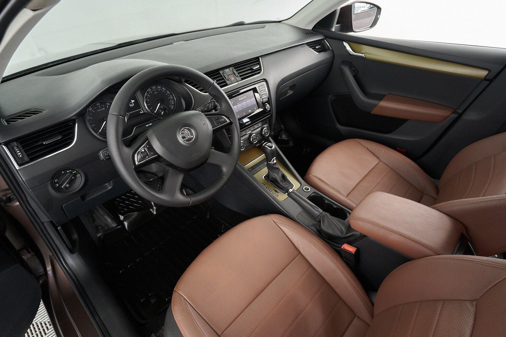 Skoda Octavia 2016, коричневый