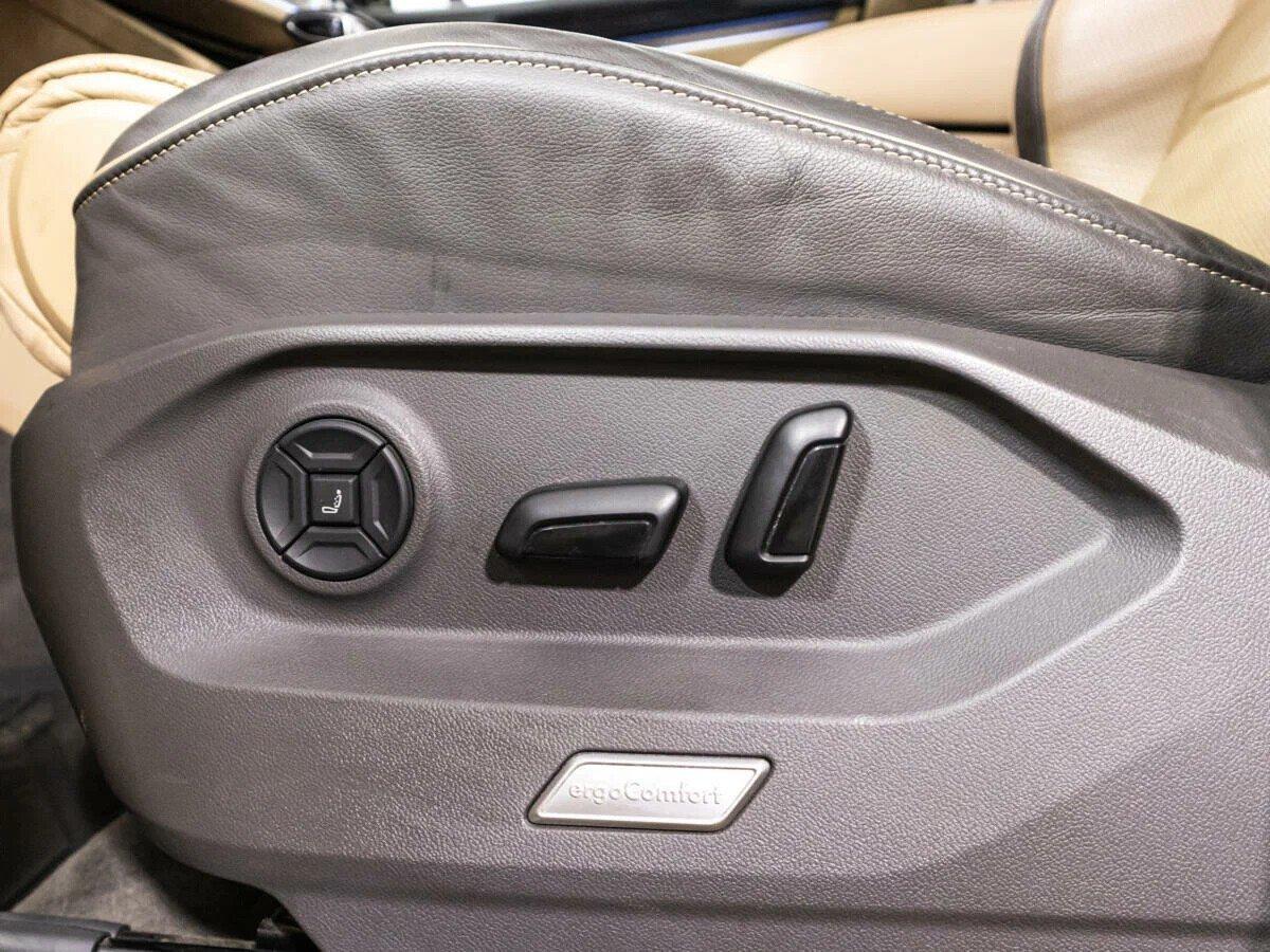 Volkswagen Touareg 2018, бежевый