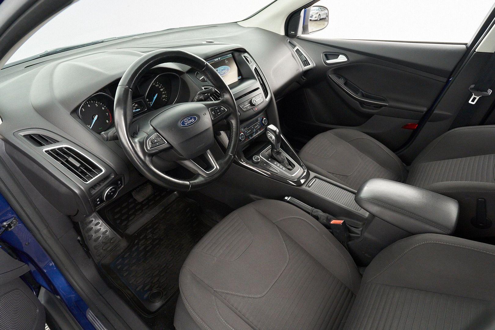 Ford Focus 2018, синий
