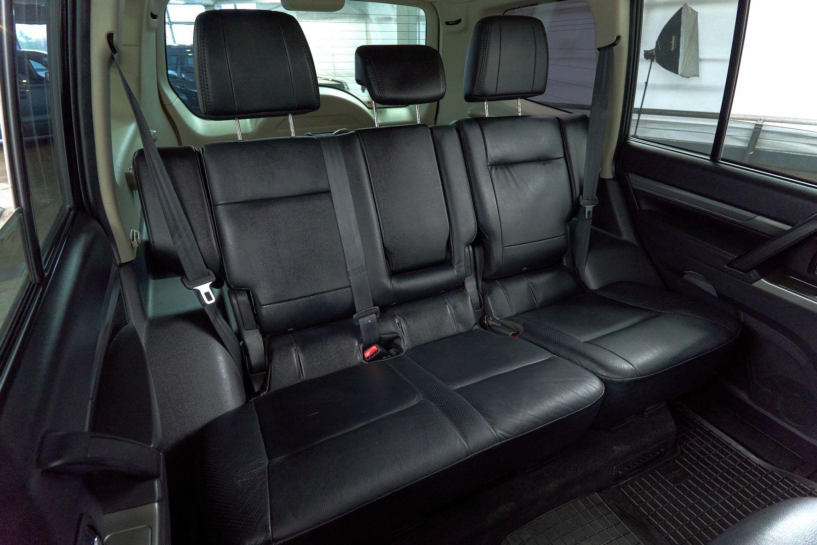 Mitsubishi Pajero 2012, черный