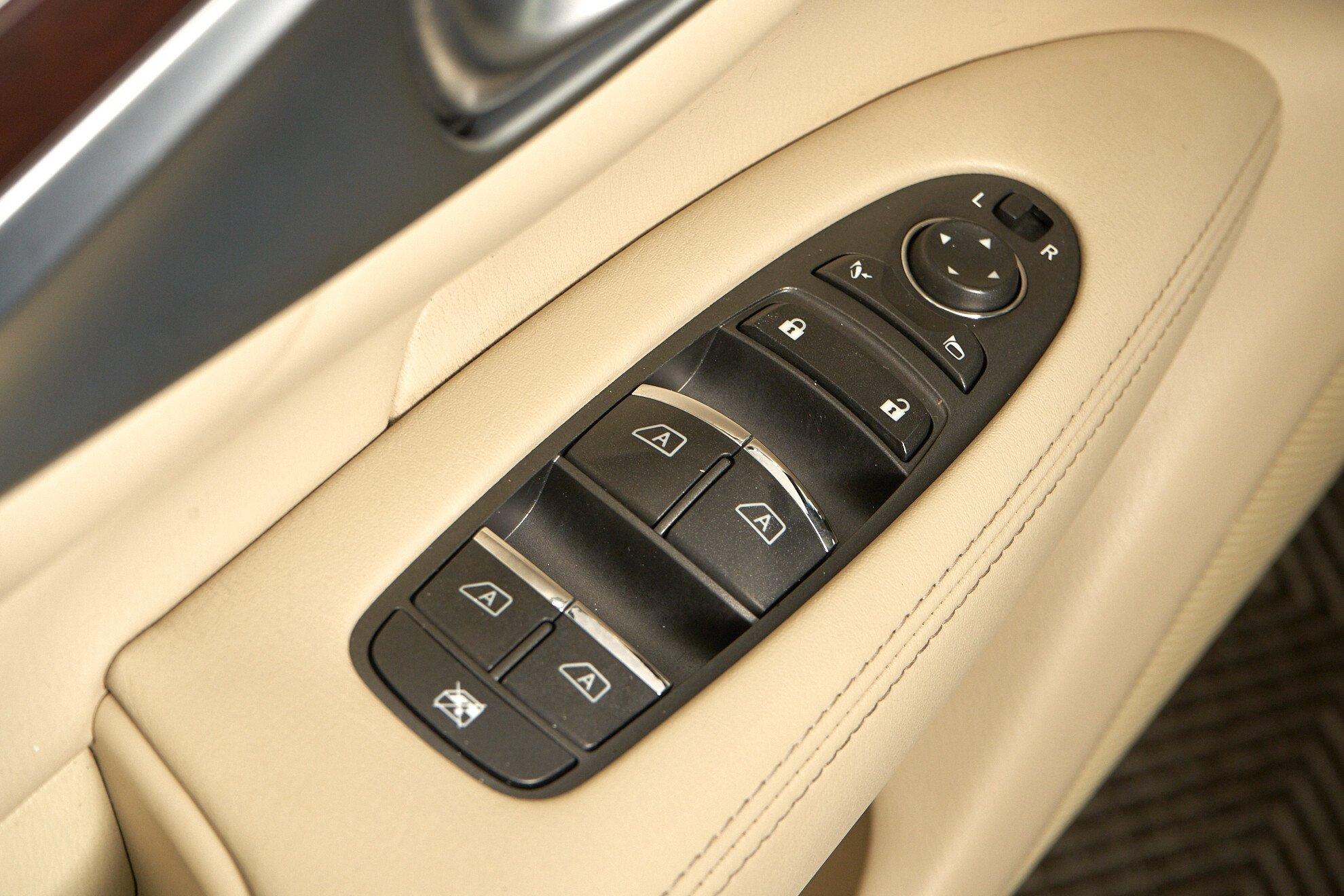 Infiniti Q70 2014, черный