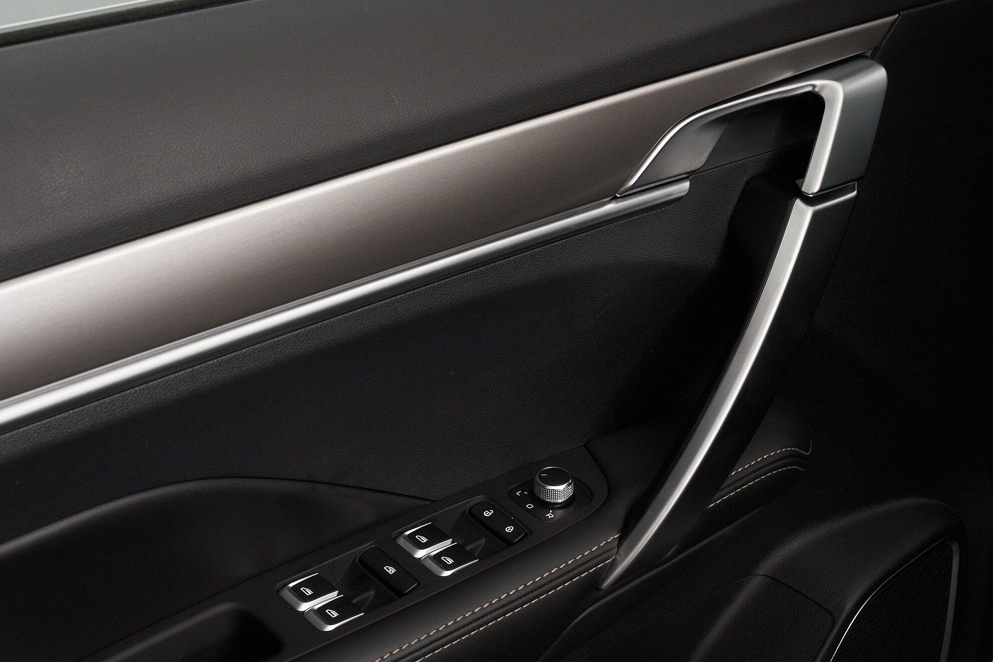 Geely Coolray 2022, серебряный