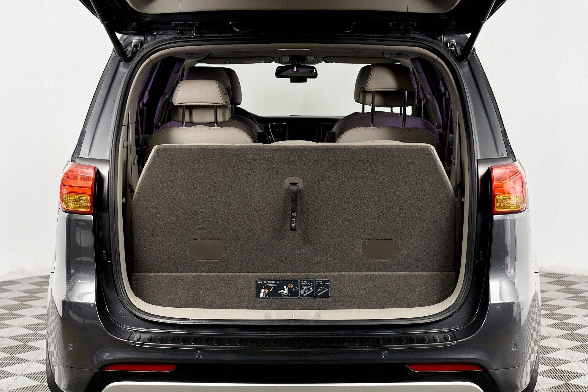 Kia Carnival 2017, серый