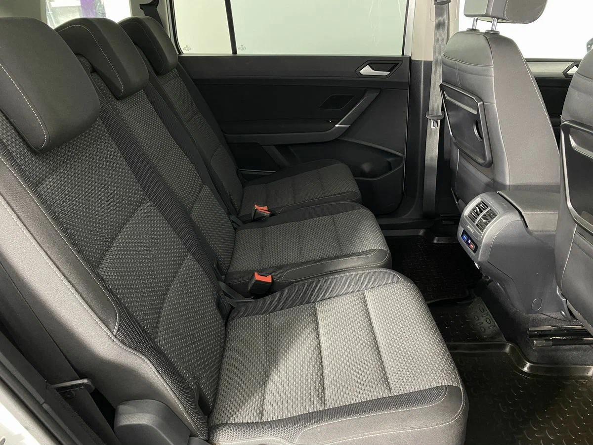 Volkswagen Touran 2018, белый