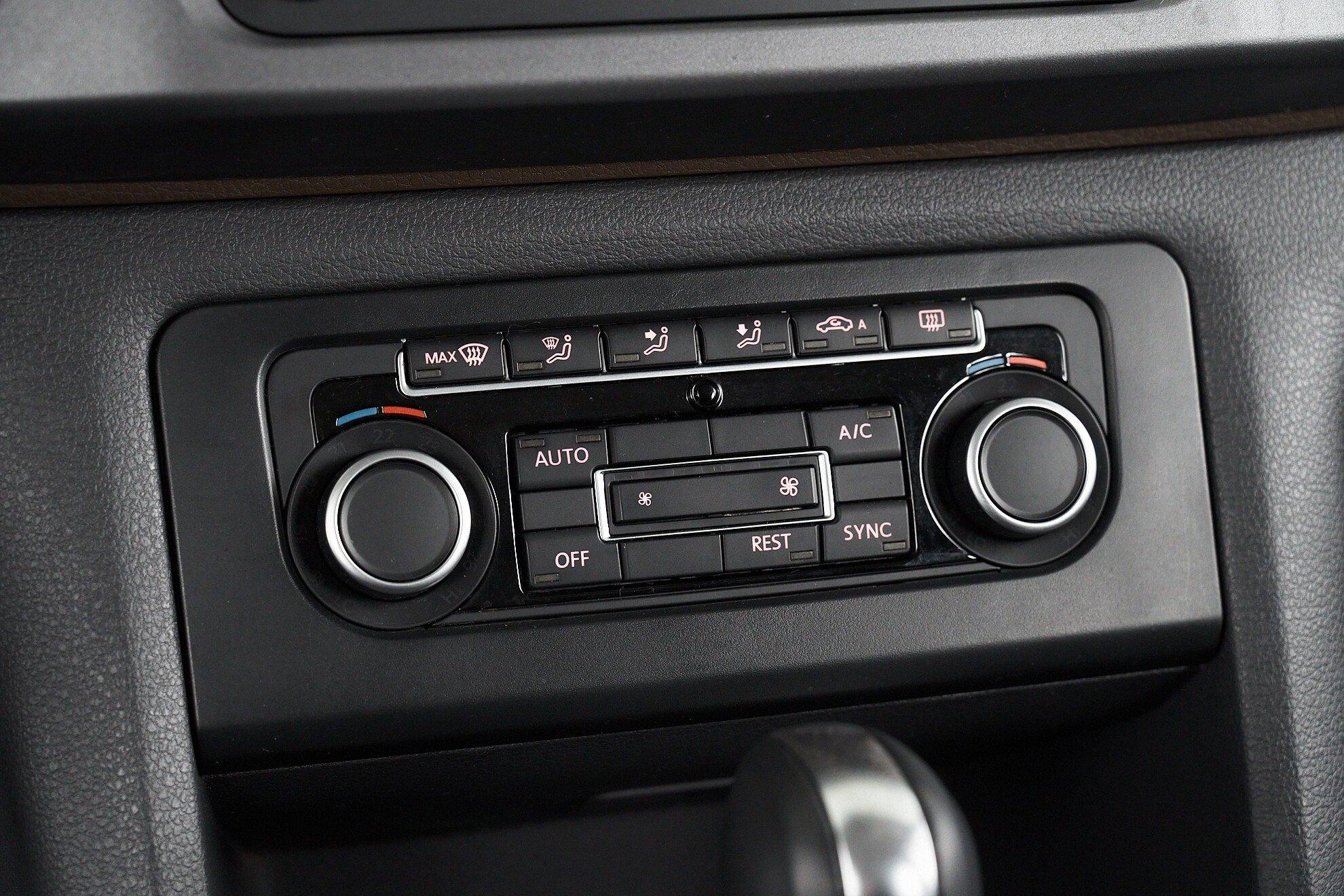 Volkswagen Amarok 2013, черный