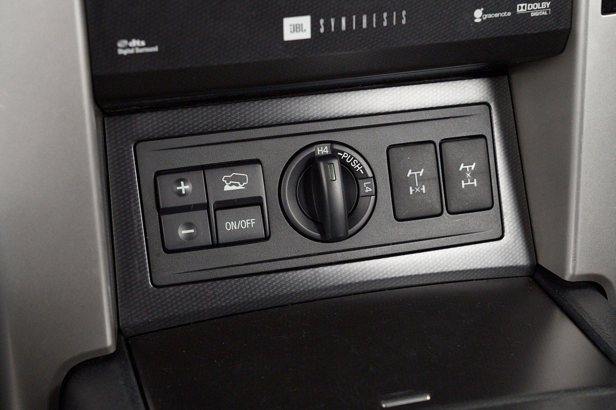 Toyota Land Cruiser Prado 2011, серый