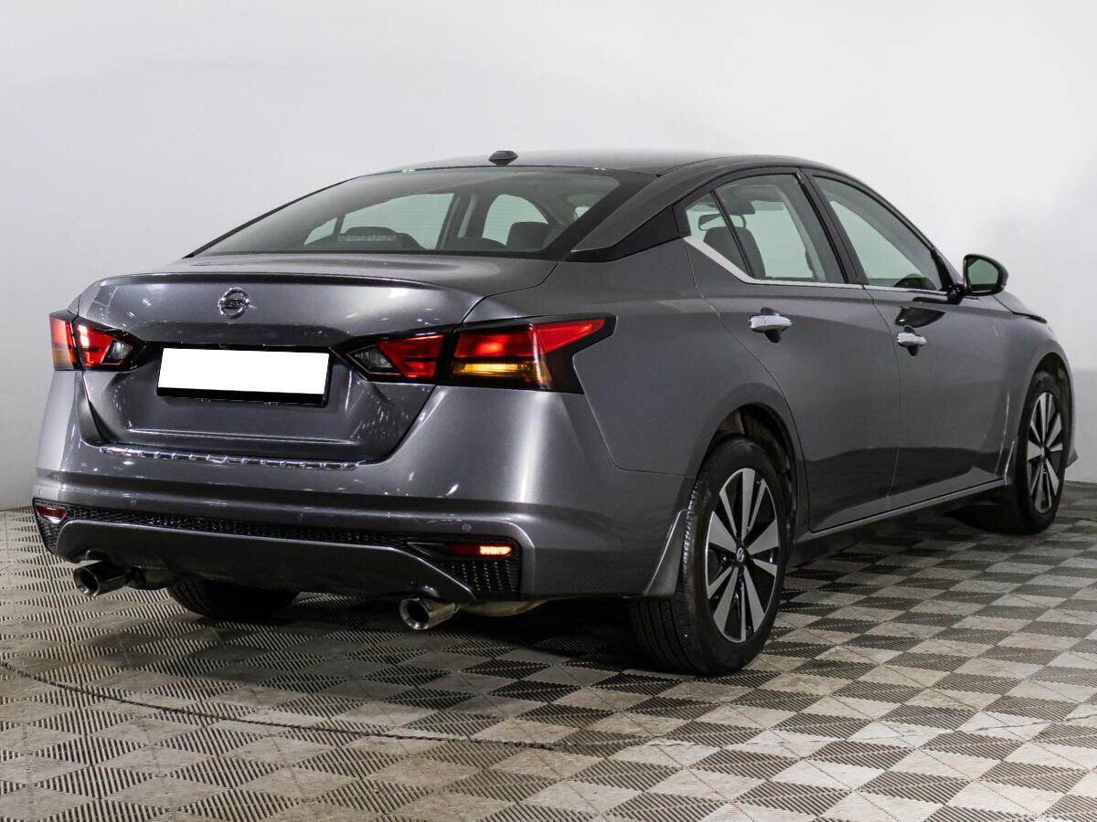 Nissan Altima 2021, серый