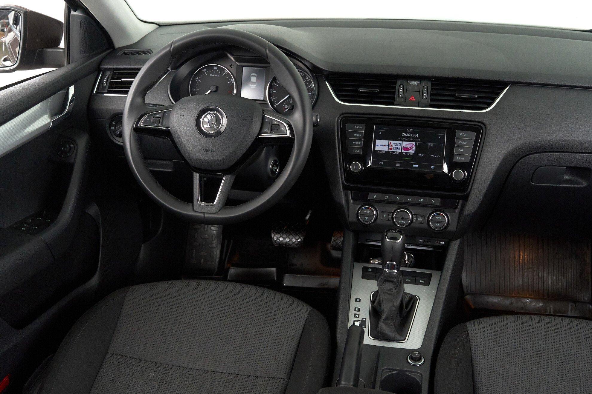 Skoda Octavia 2016, коричневый
