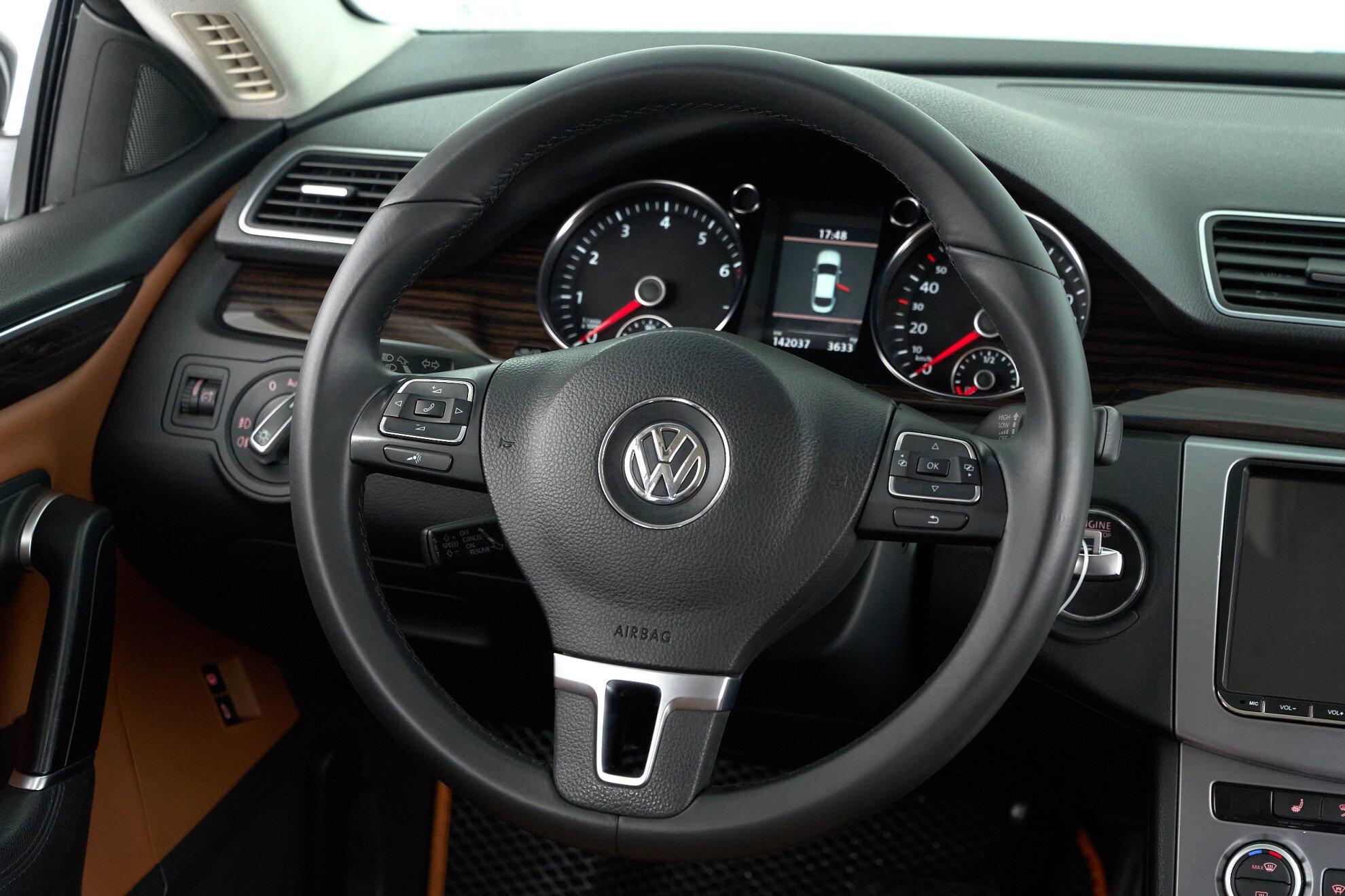 Volkswagen Passat CC 2014, черный