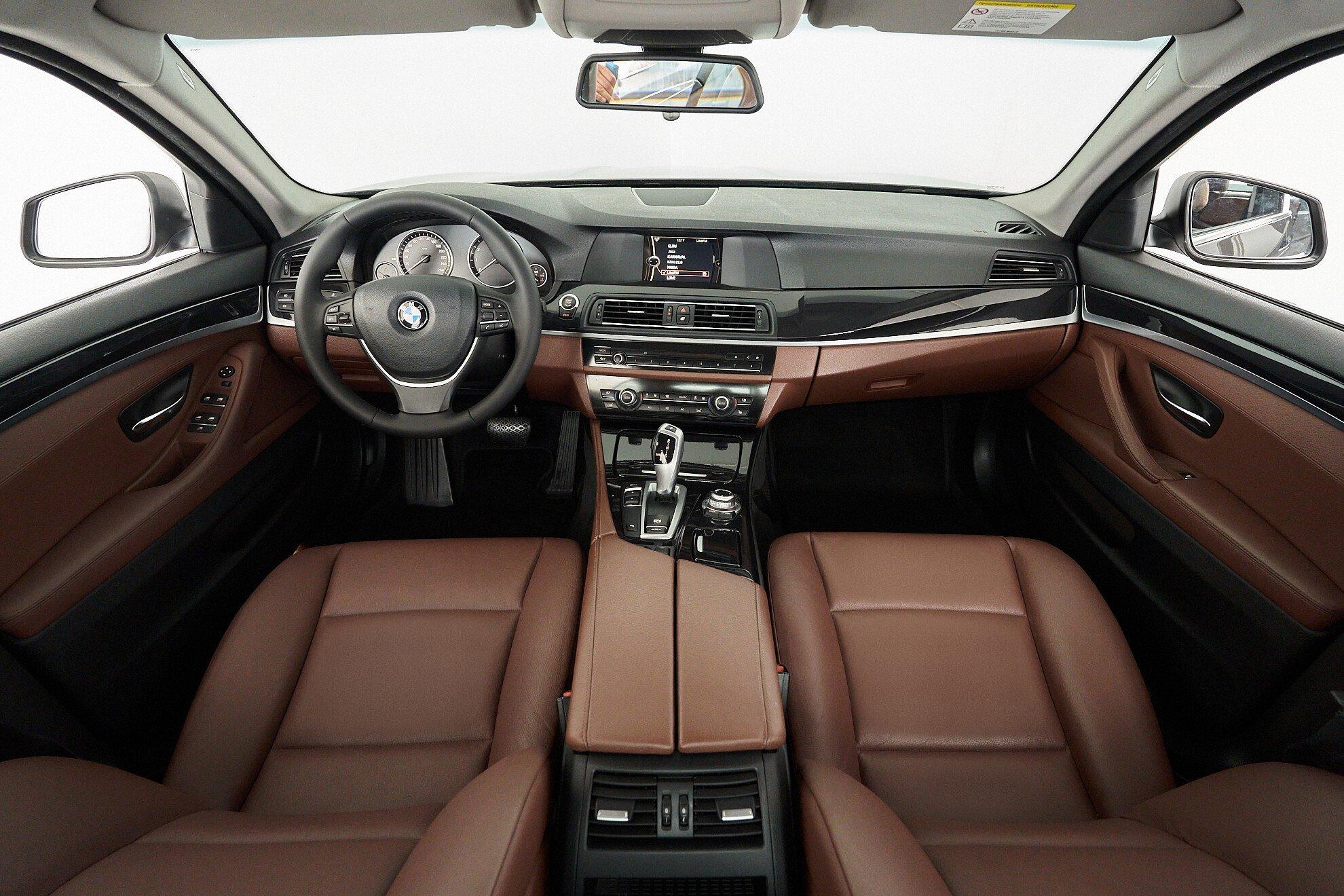 BMW 5 серии 2012, бежевый