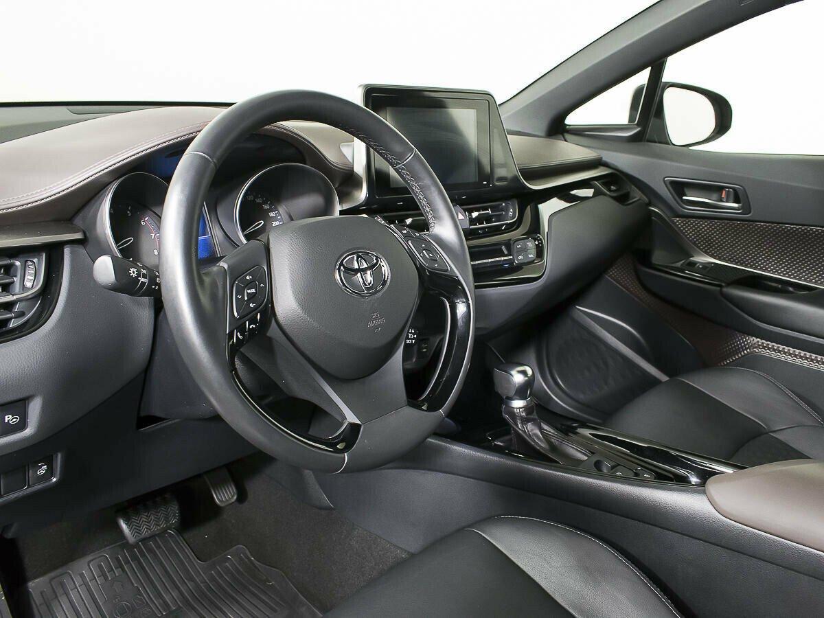 Toyota C-HR 2019, серебряный