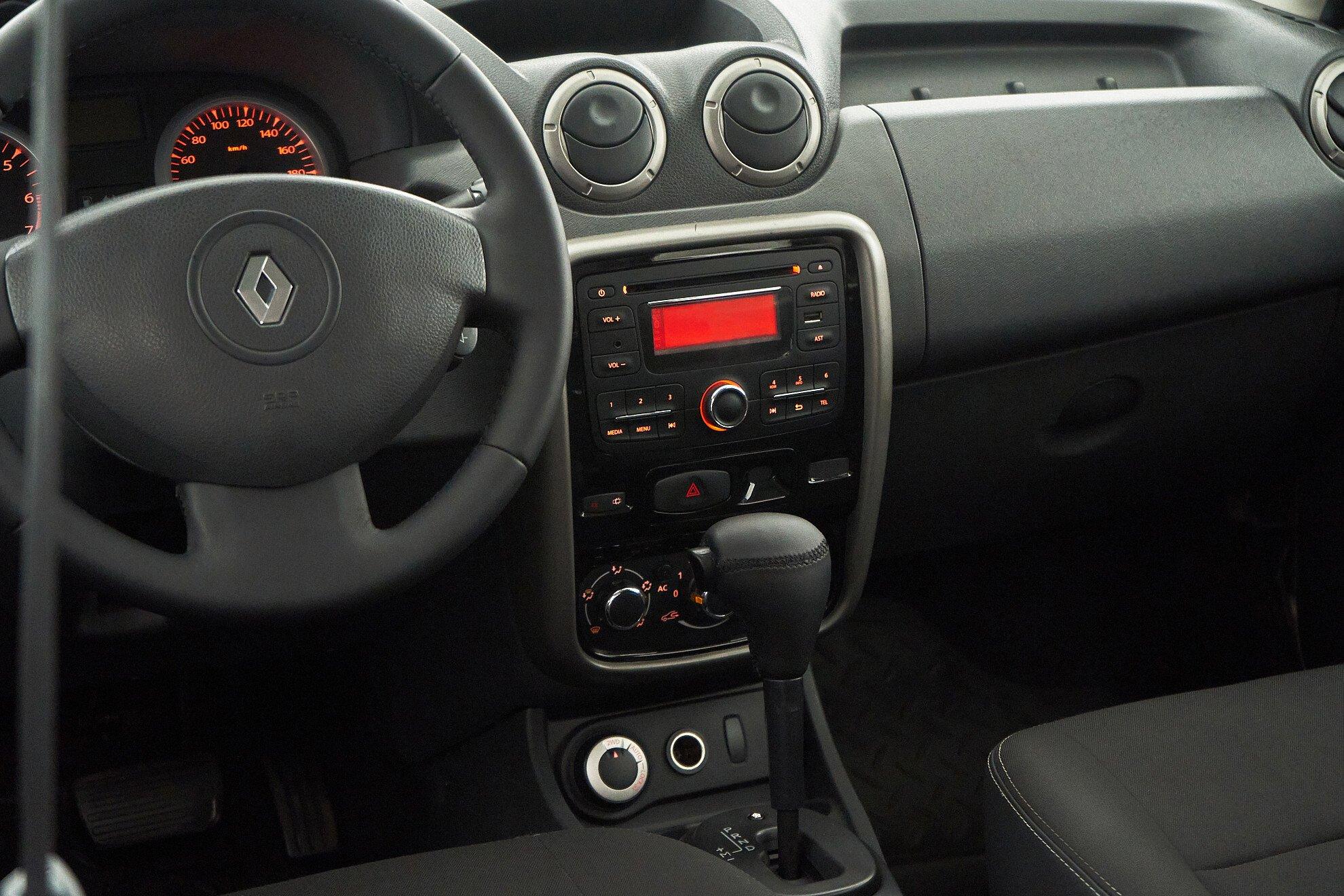 Renault Duster 2014, серебряный