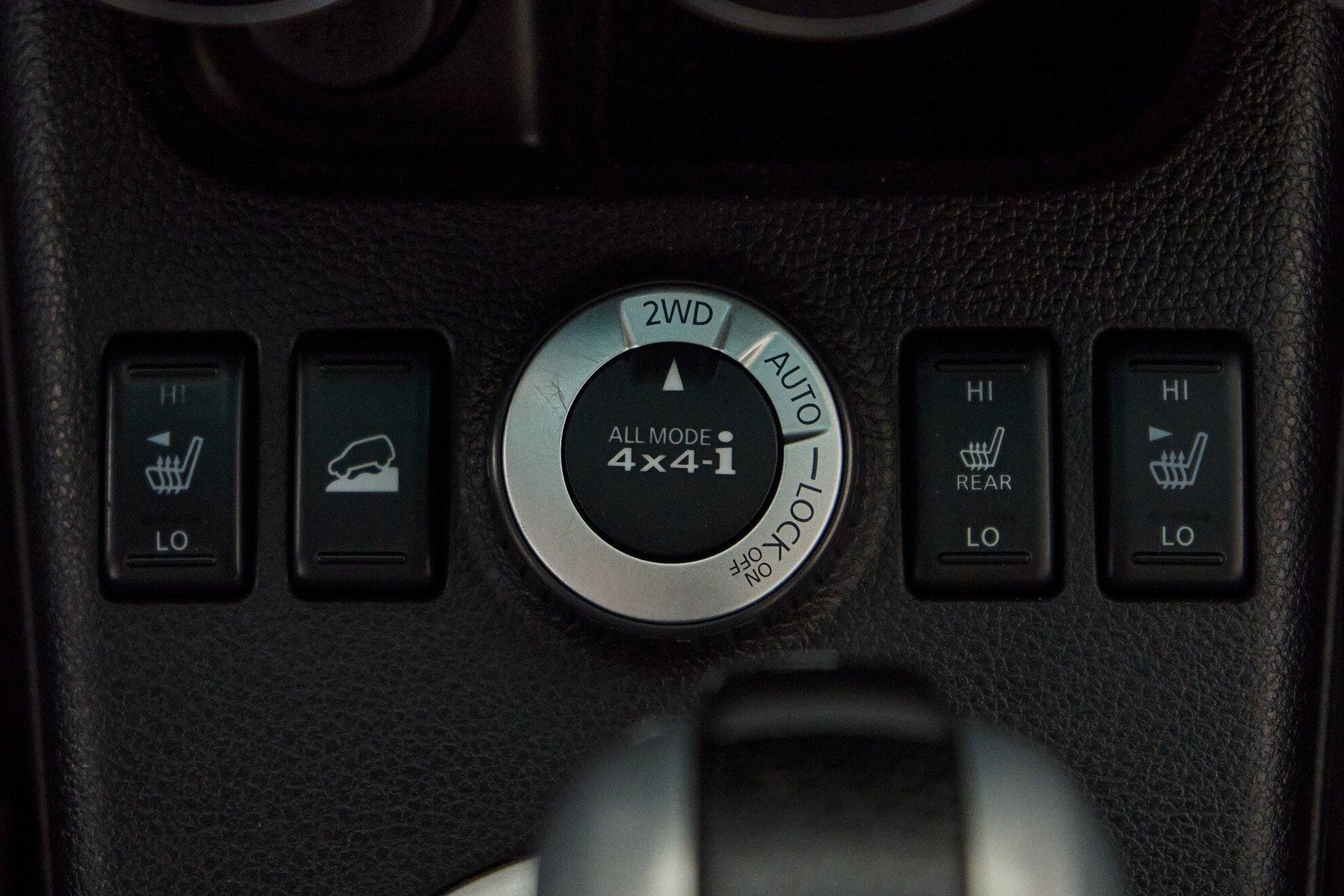 Nissan X-Trail 2011, серебряный