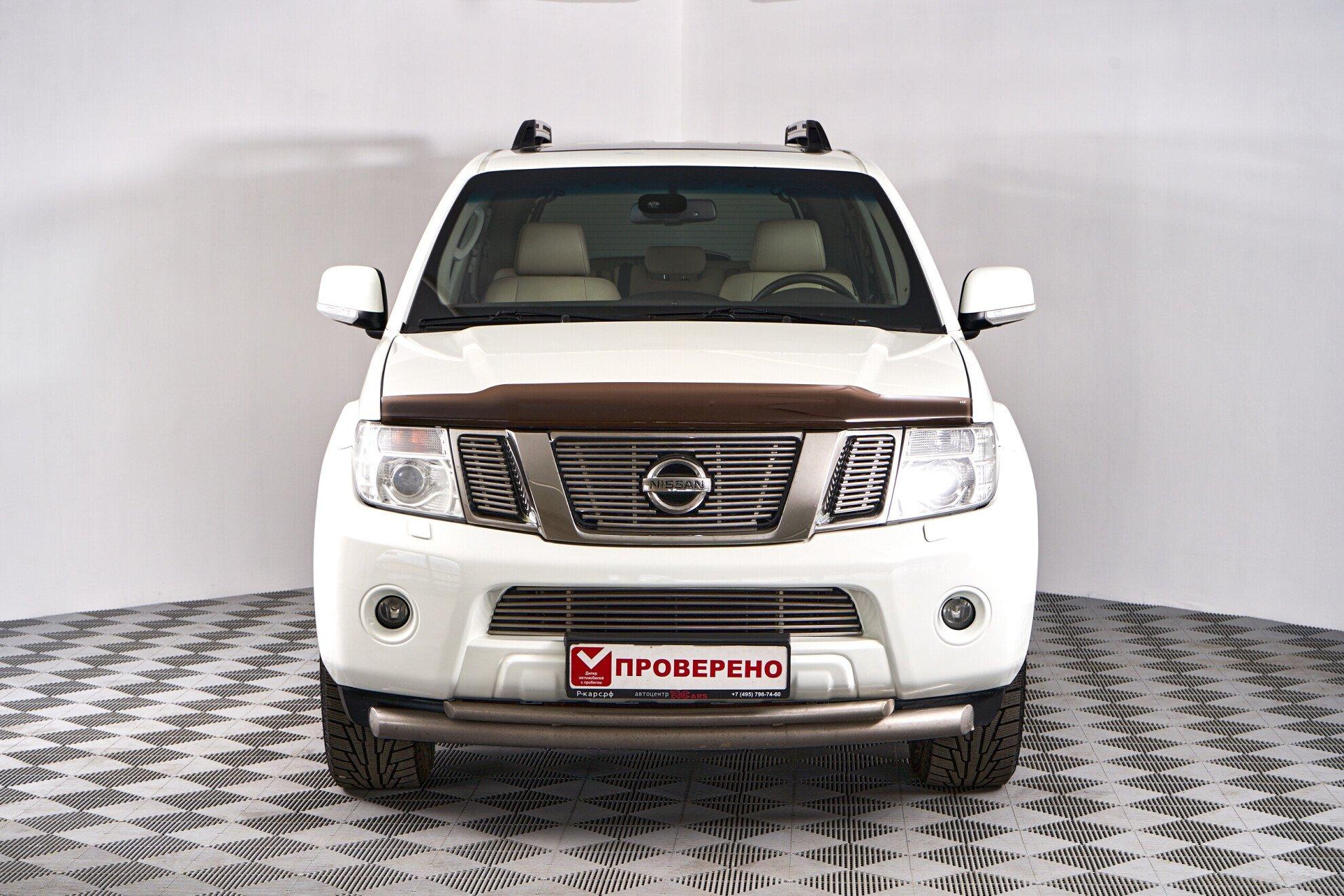Nissan Pathfinder 2012, белый