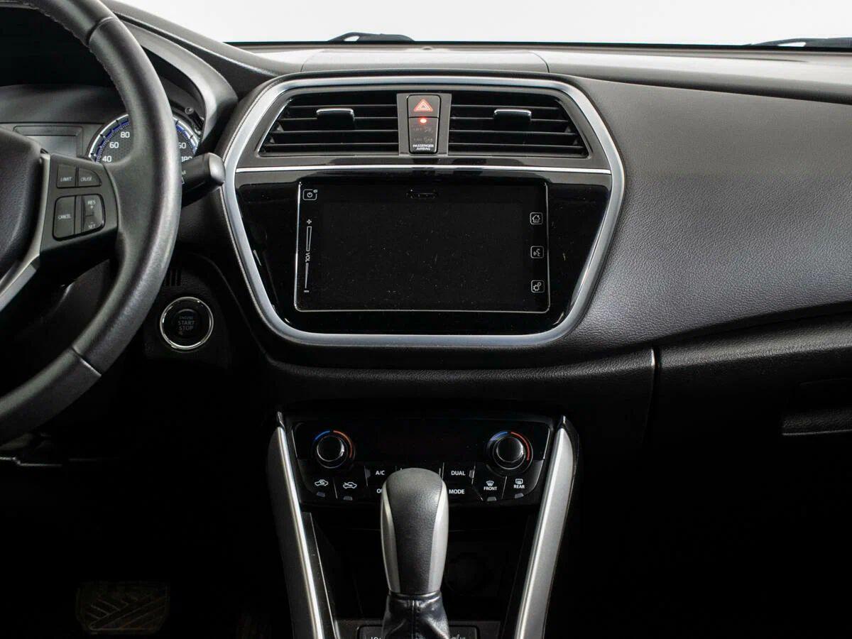 Suzuki SX4 2019, белый