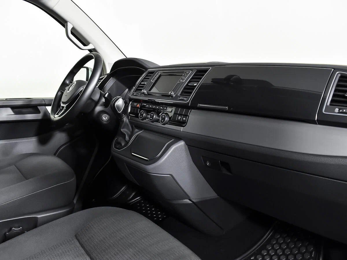 Volkswagen Caravelle 2018, серебряный