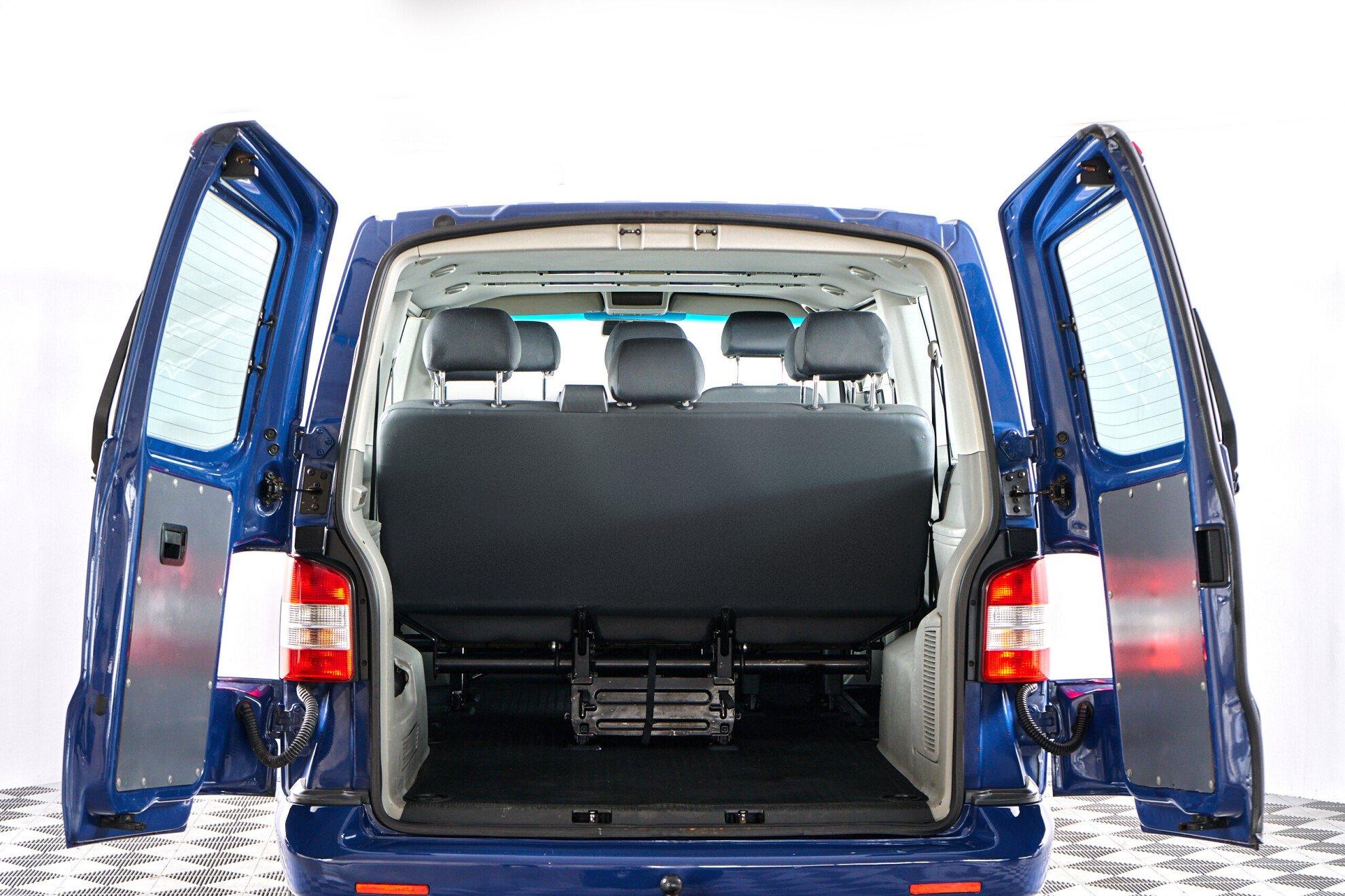 Volkswagen Caravelle 2012, синий