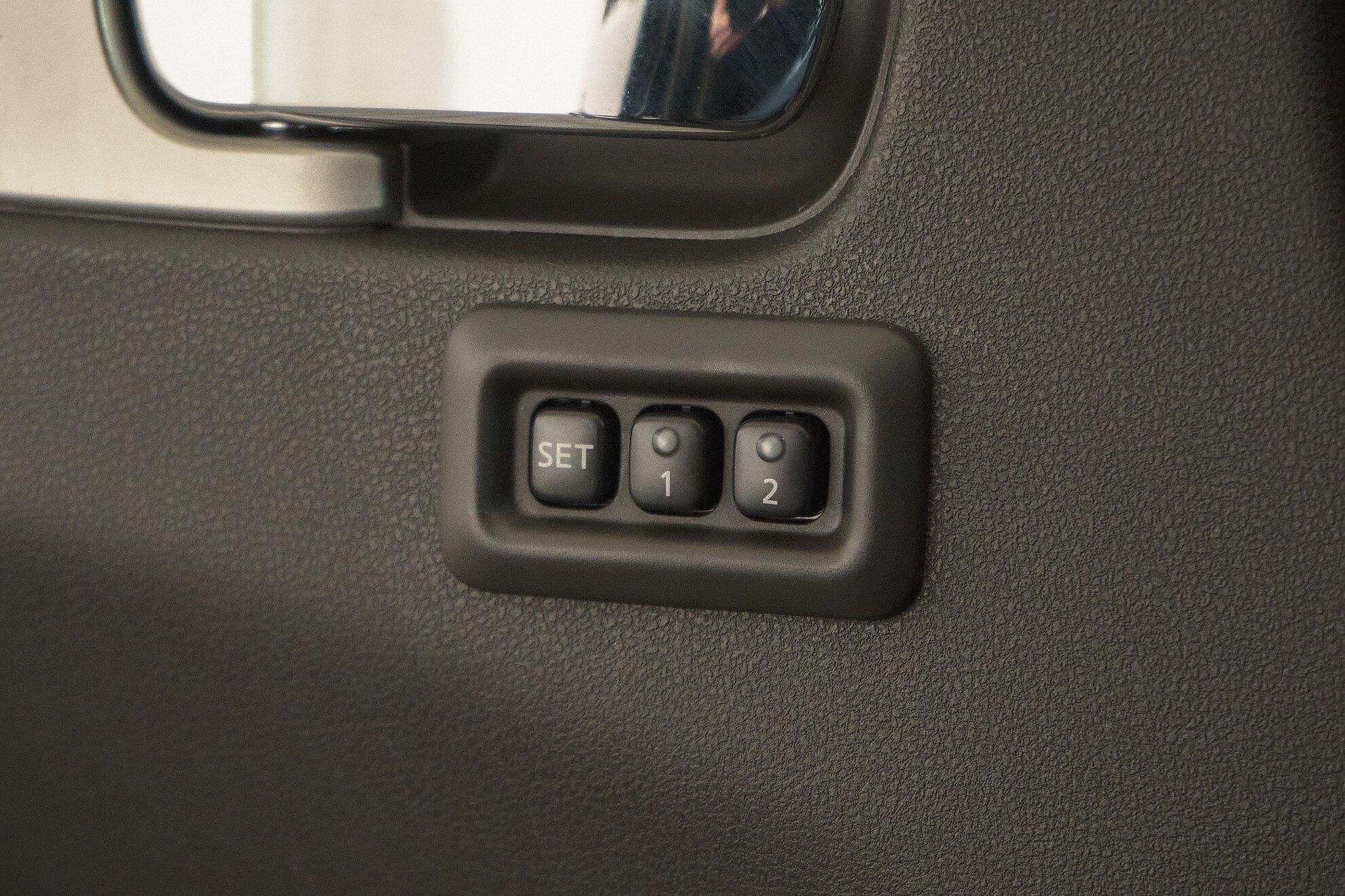 Nissan Pathfinder 2012, черный
