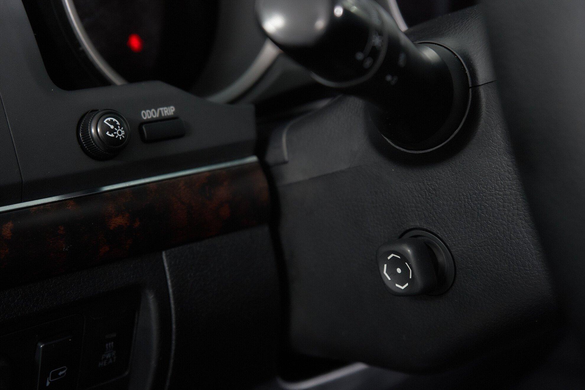 Toyota Land Cruiser 2011, белый