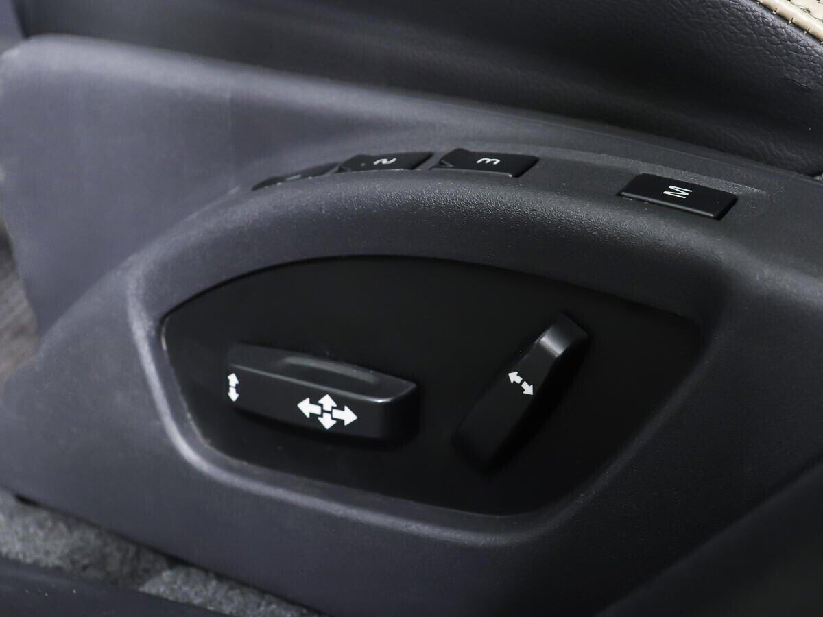 Volvo S60 2013, белый