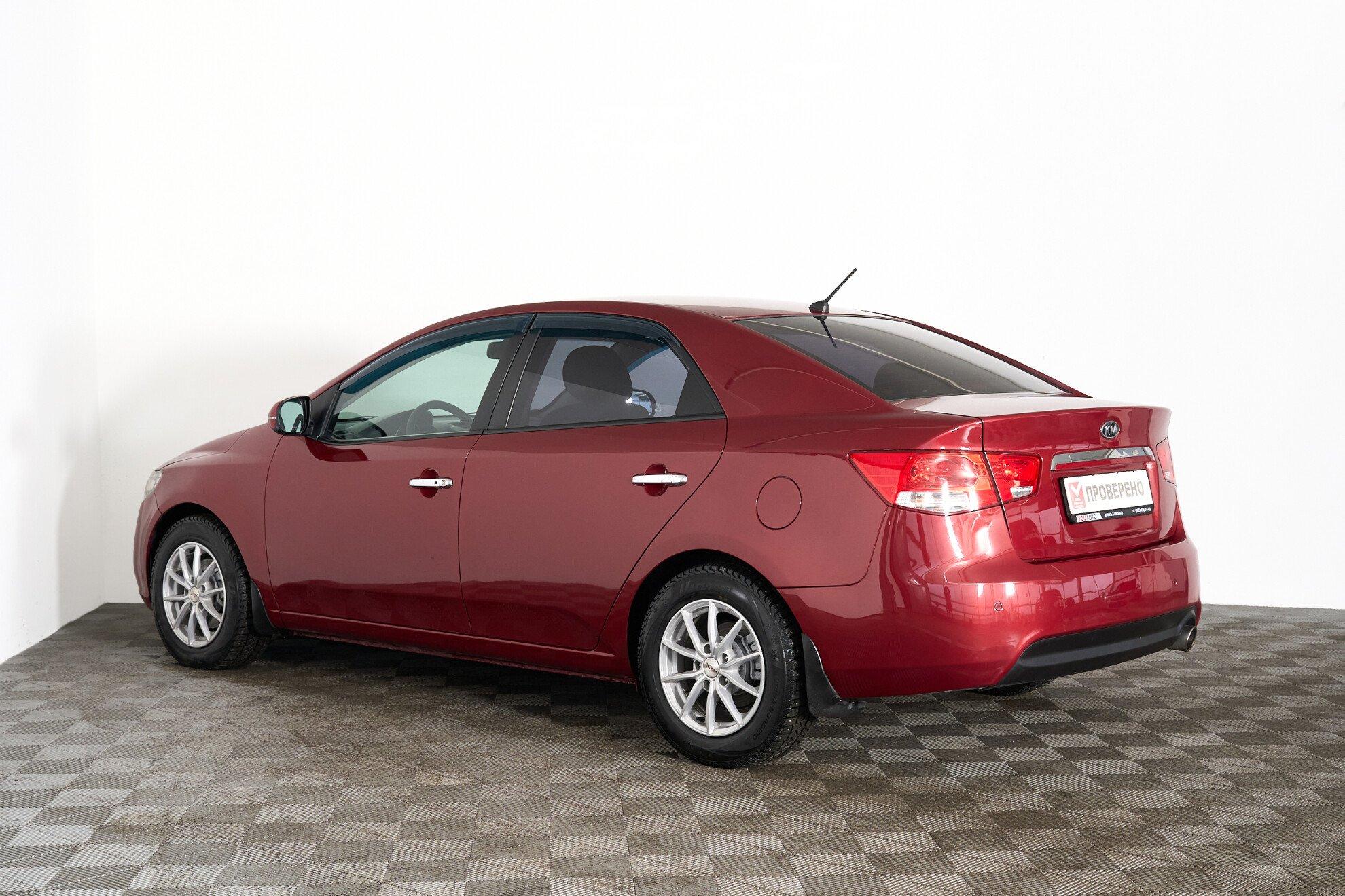 Kia Cerato 2011, красный