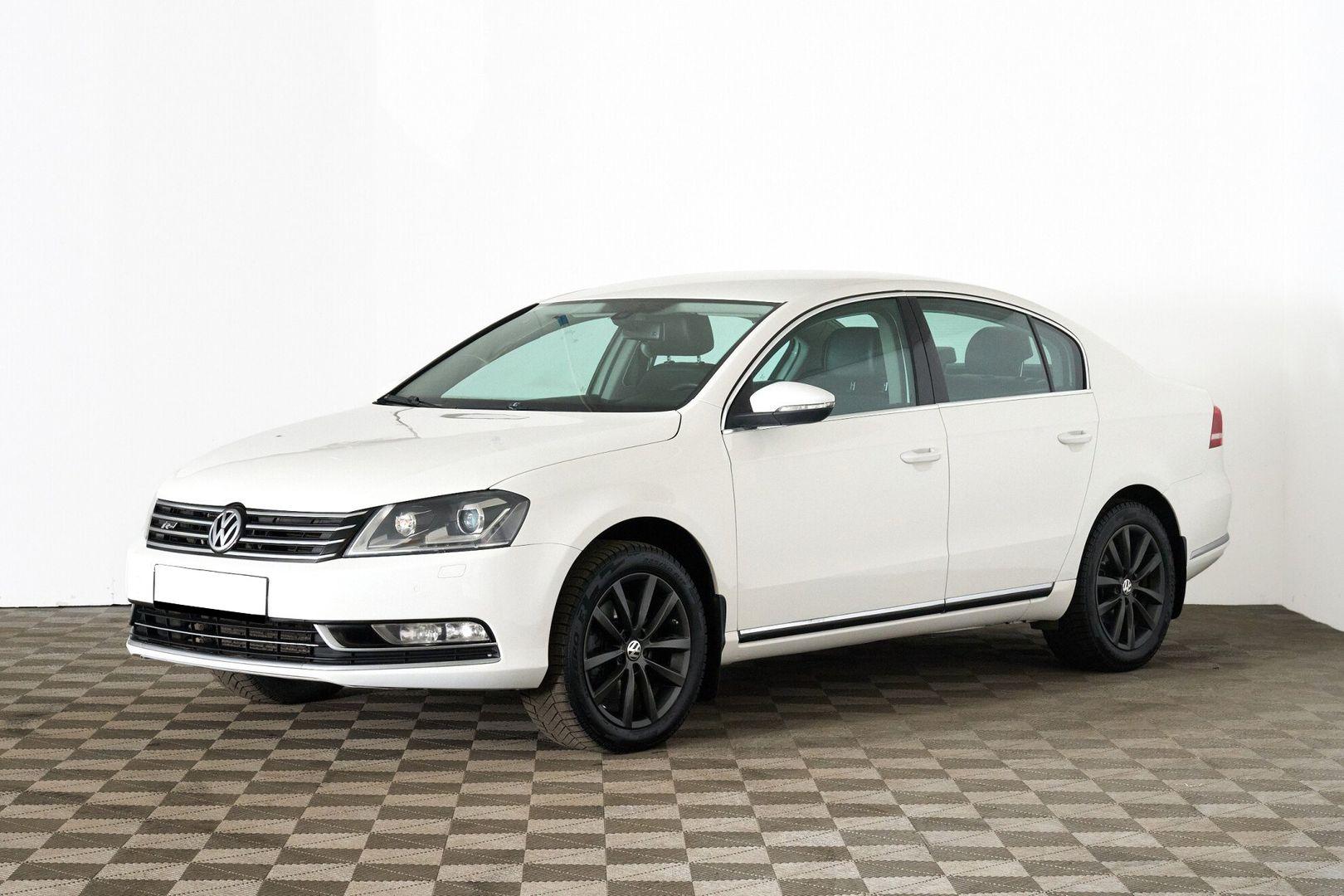 Volkswagen Passat 2011, белый