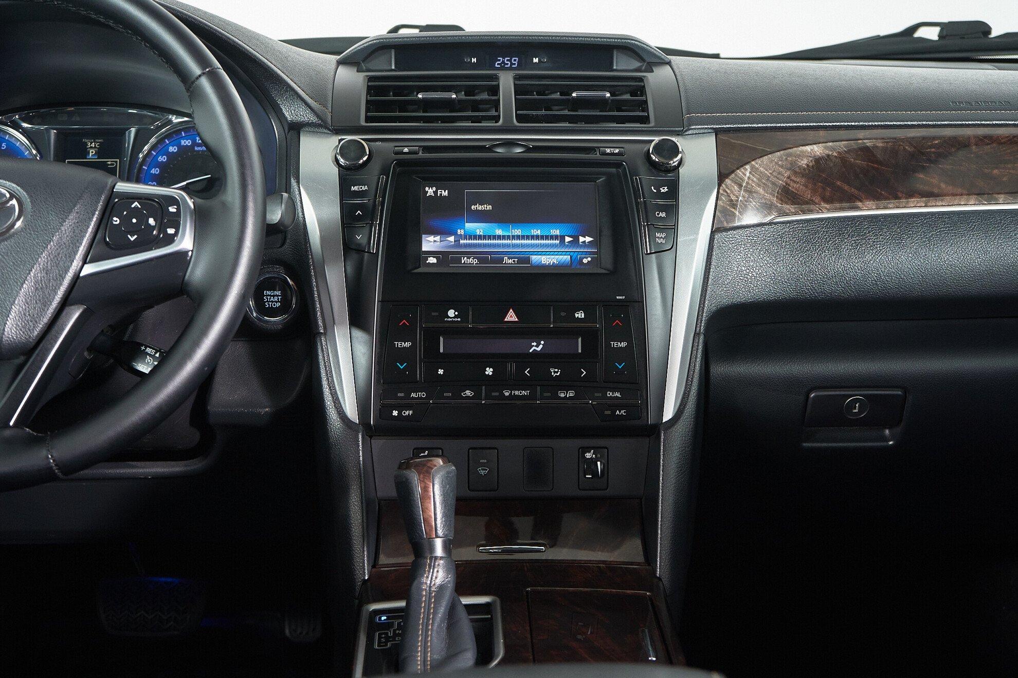 Toyota Camry 2017, черный