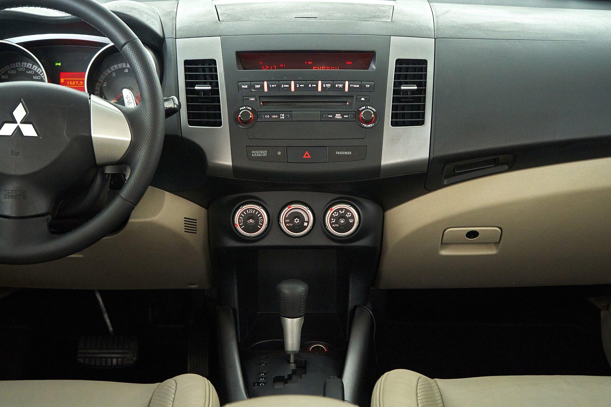 Mitsubishi Outlander 2008, черный