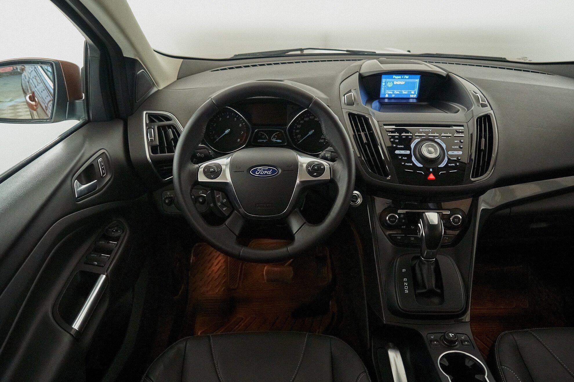 Ford Kuga 2013, коричневый