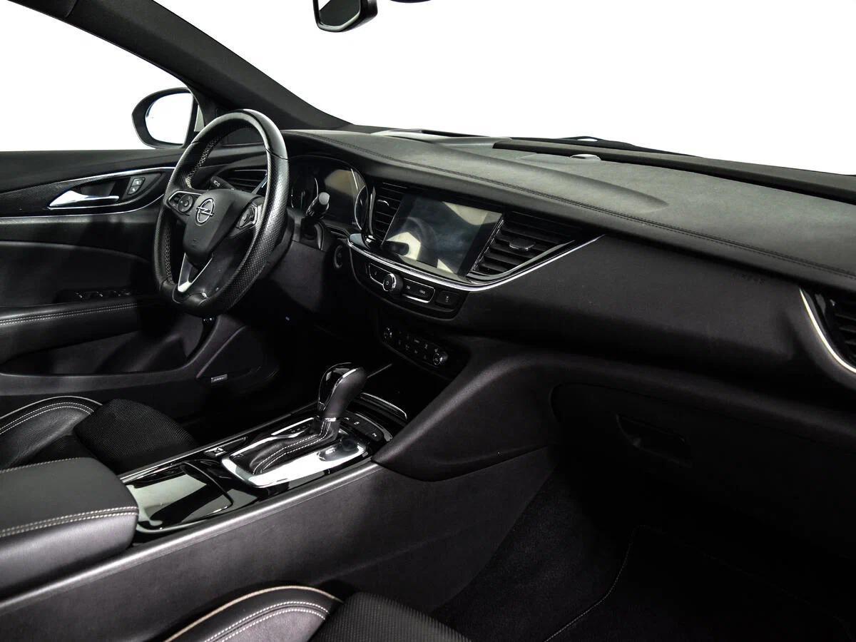 Opel Insignia 2020, белый