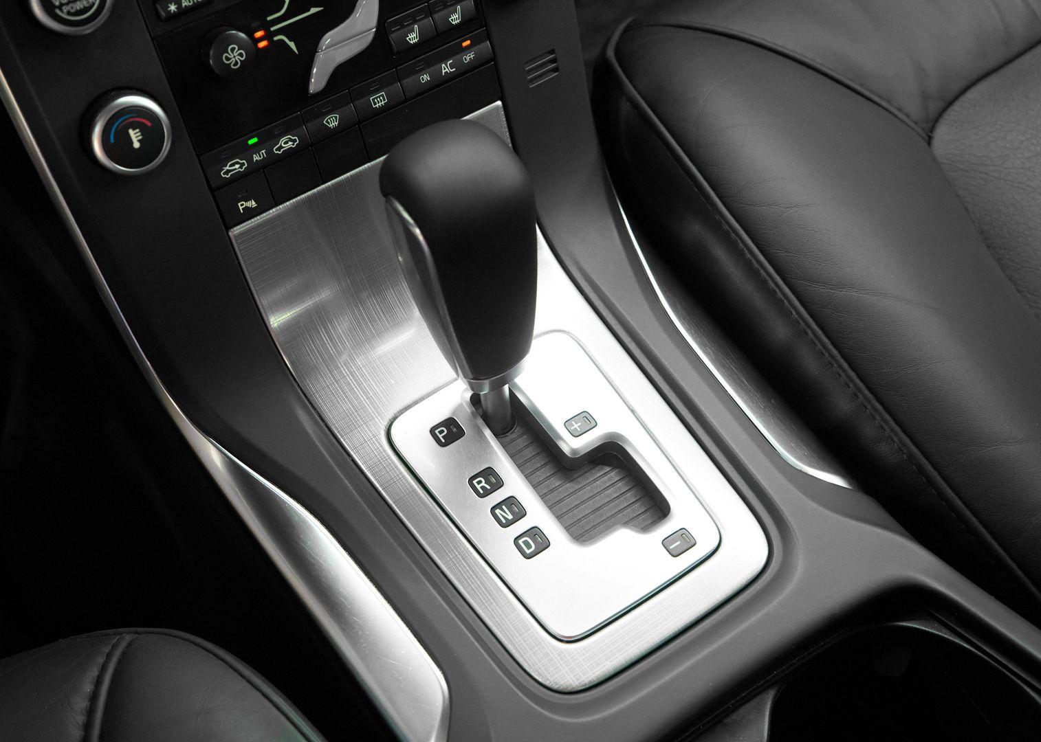 Volvo S80 2010, серебряный