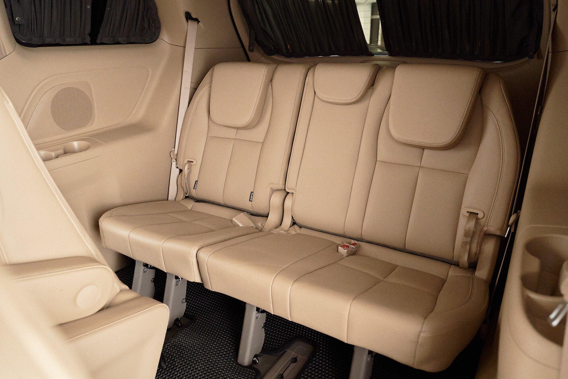 Kia Carnival 2016, черный