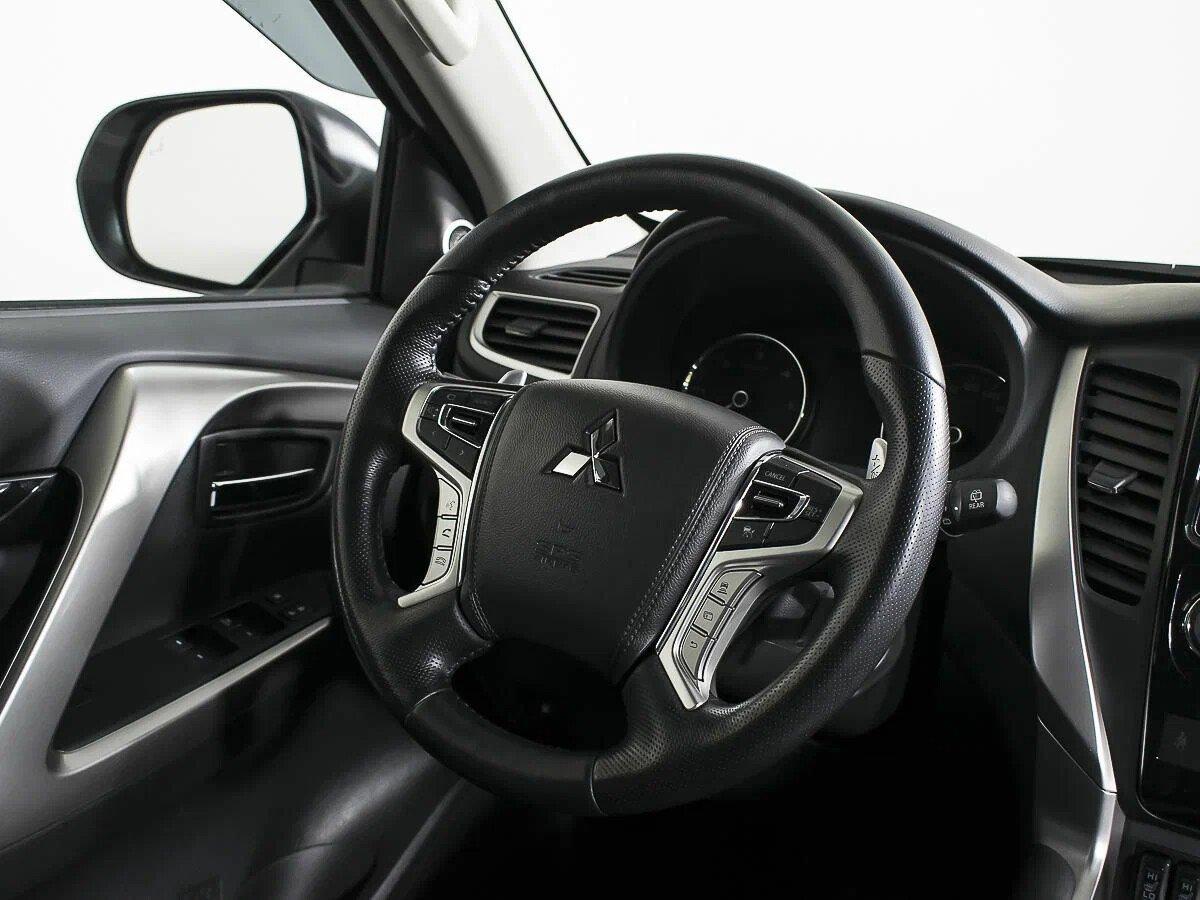 Mitsubishi Pajero Sport 2018, белый