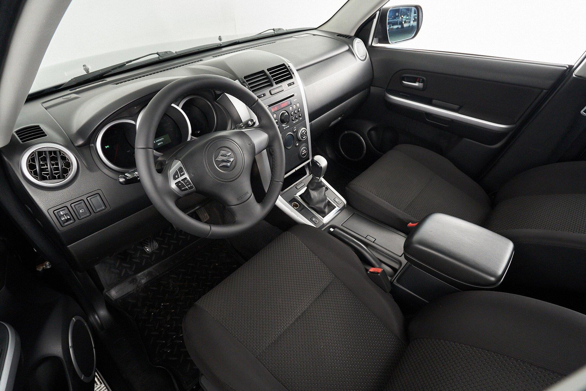 Suzuki Grand Vitara 2011, черный