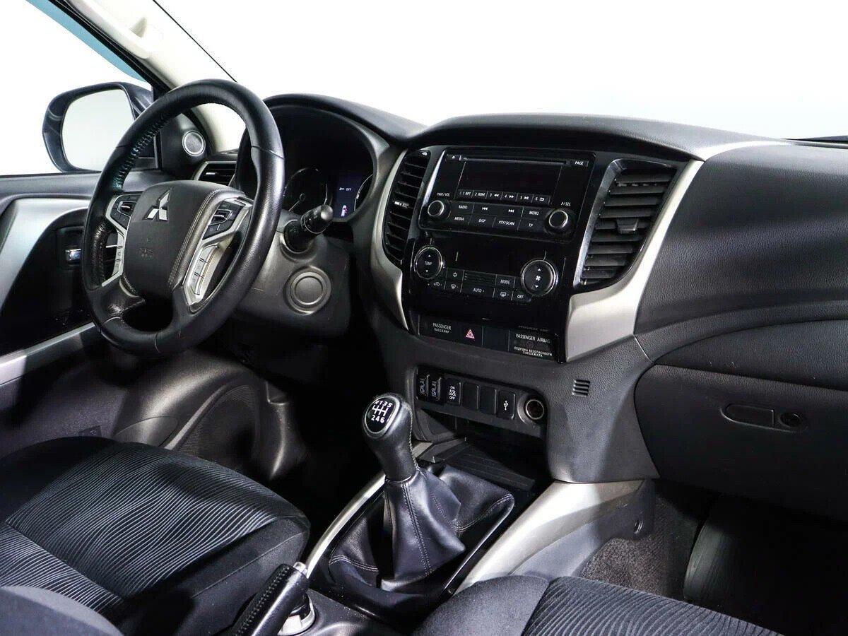 Mitsubishi Pajero Sport 2019, серый