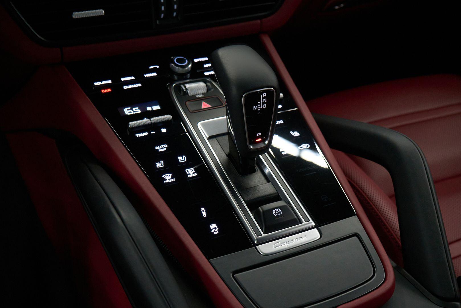 Porsche Cayenne 2019, синий