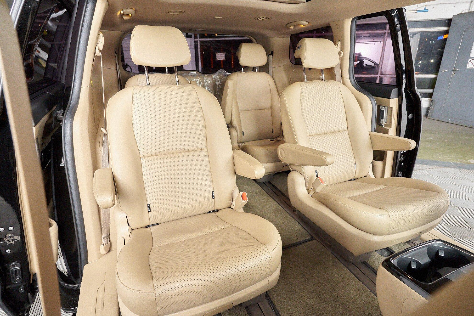 Kia Carnival 2019, черный