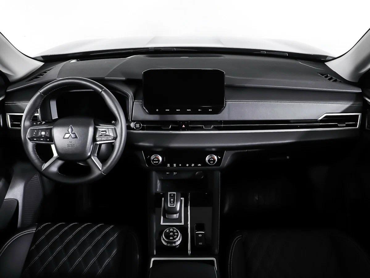 Mitsubishi Outlander 2023, коричневый