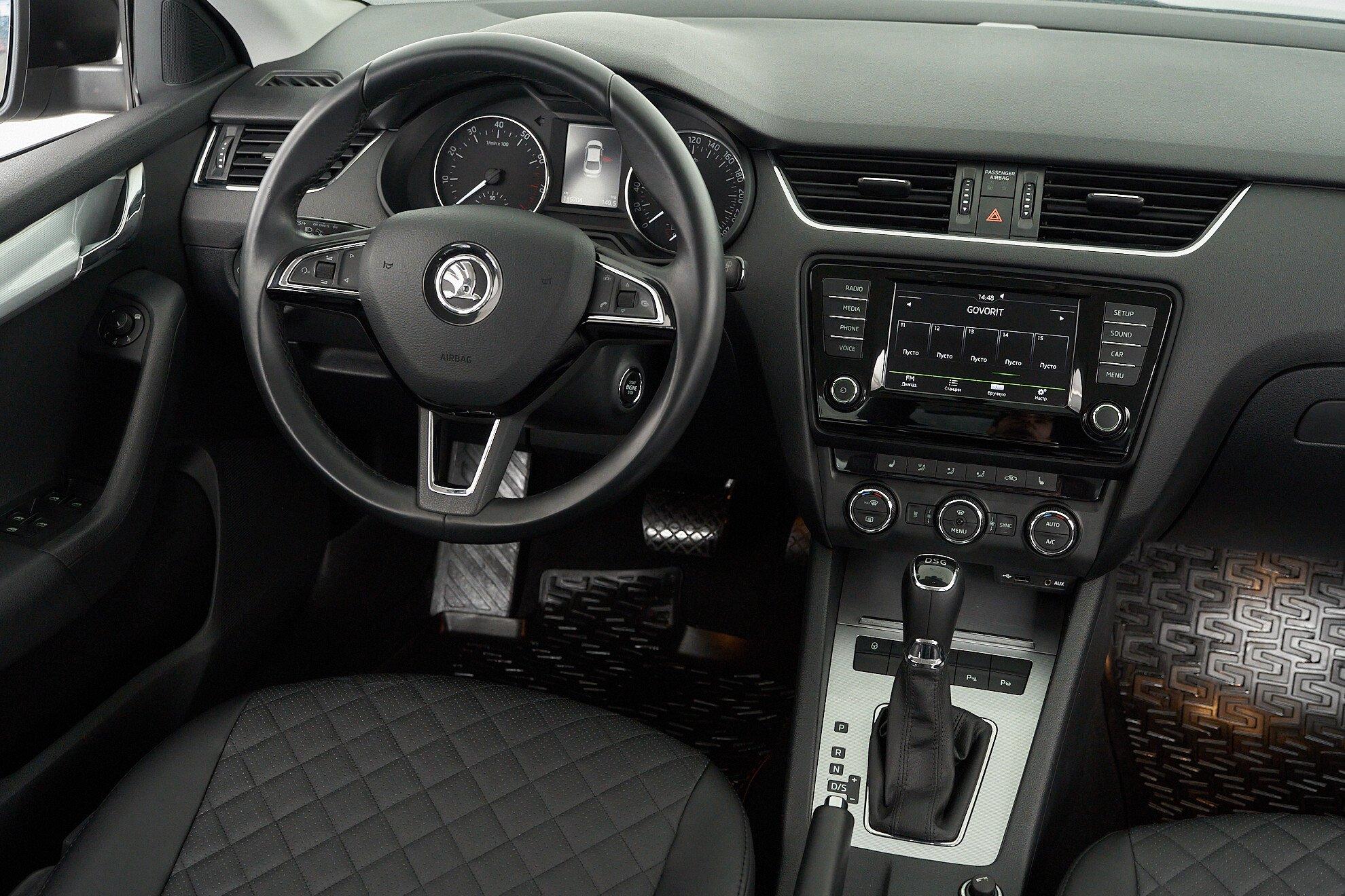 Skoda Octavia 2015, черный