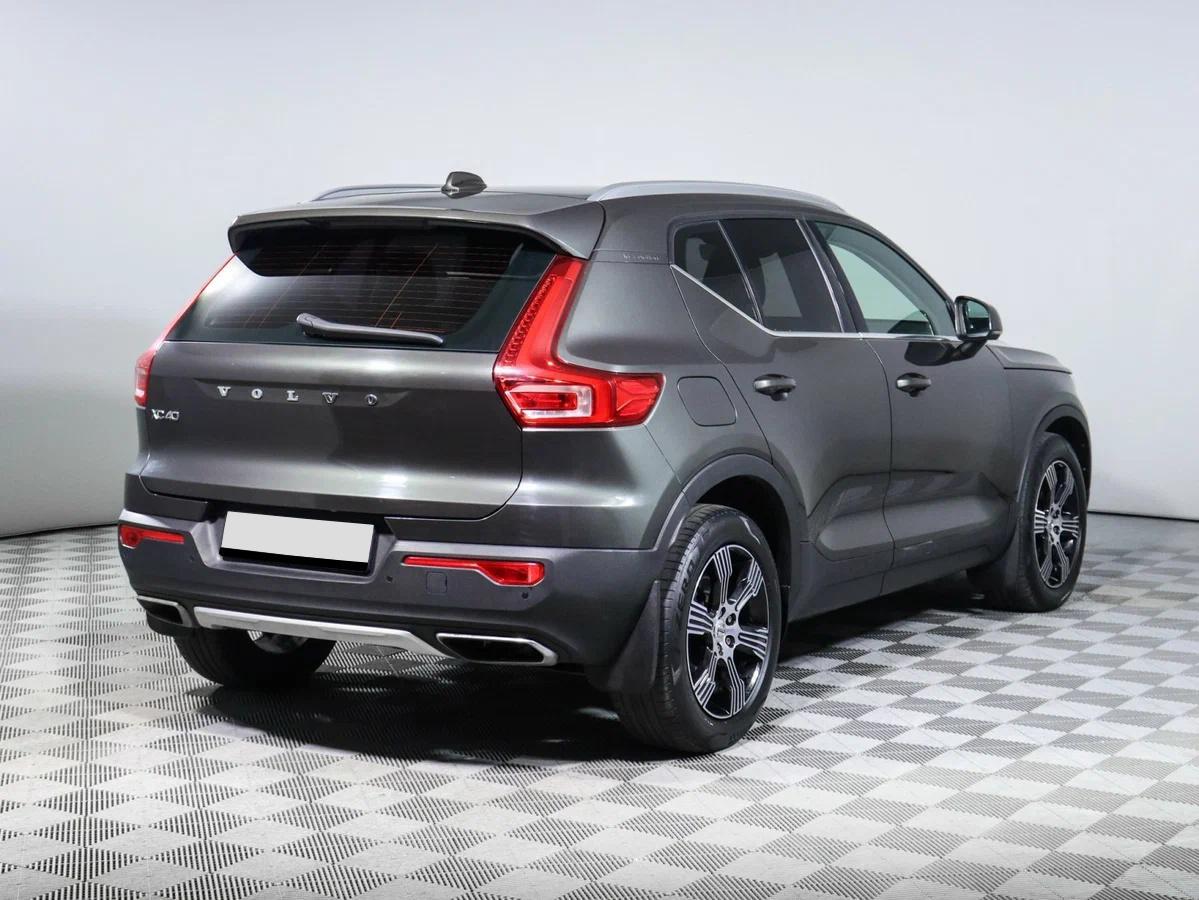 Volvo XC40 2018, серый