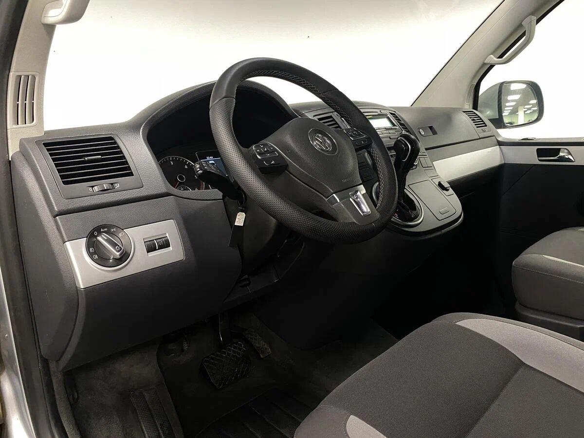 Volkswagen Multivan 2013, серый