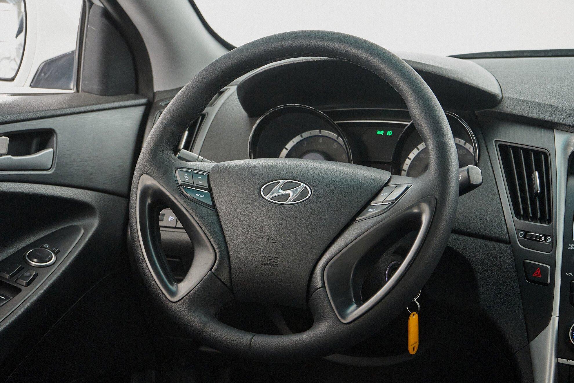 Hyundai Sonata 2012, белый