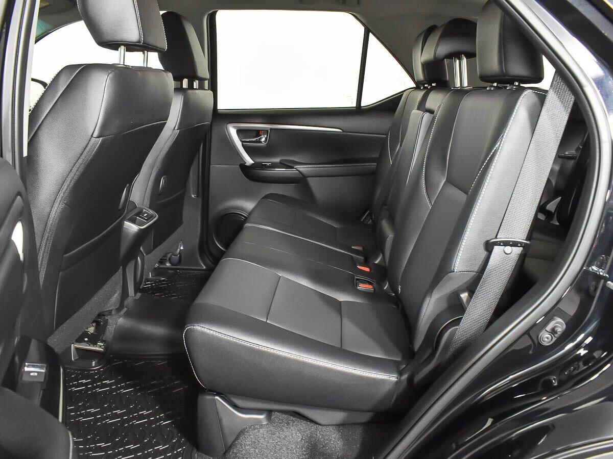 Toyota Fortuner 2021, черный