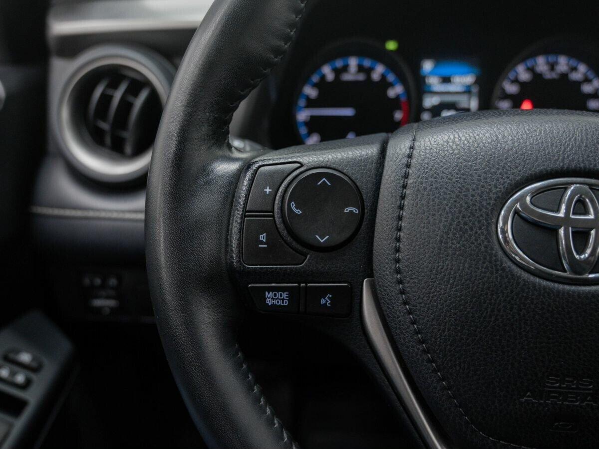 Toyota RAV4 2019, белый